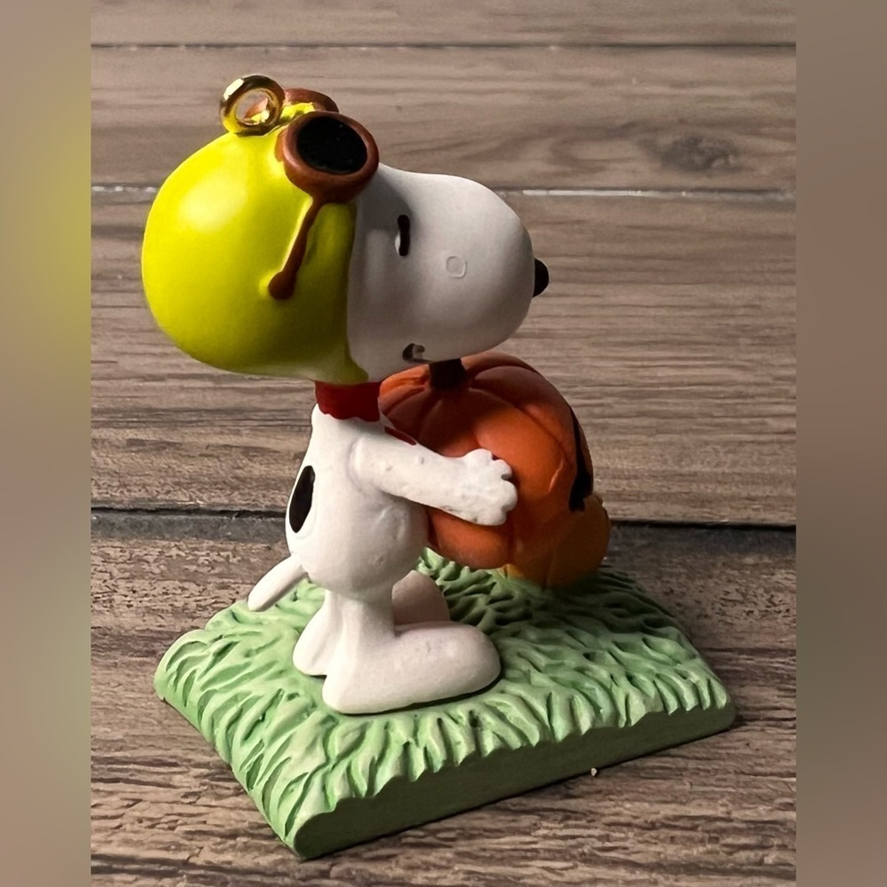 Hallmark NEW 2012 Snoopy & Woodstock 0 Lanterns Peanuts Gang Halloween Ornament - Picture 6 of 10
